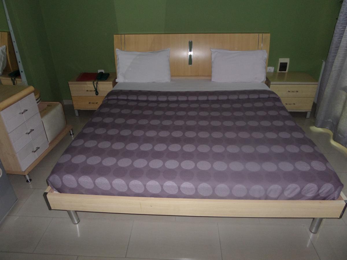 Theodawn Hotels @ Suite 29 이케야 외부 사진