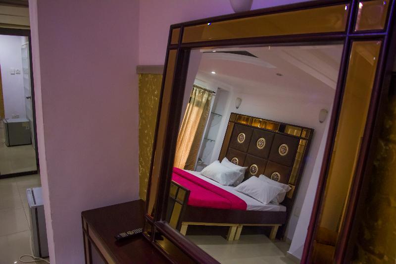 Theodawn Hotels @ Suite 29 이케야 외부 사진